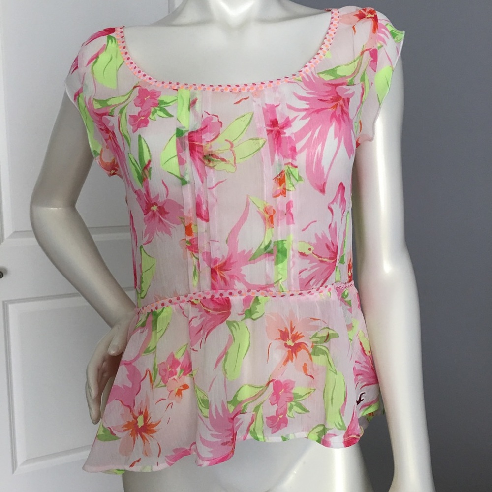 Hollister sheer floral top. Ladies S🌹